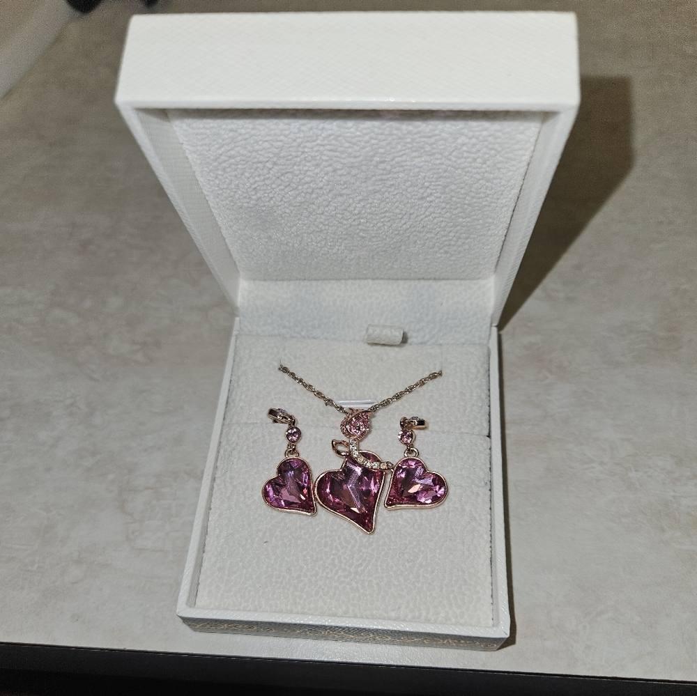 Used Qianse Offical Heart Necklace and Earrings set